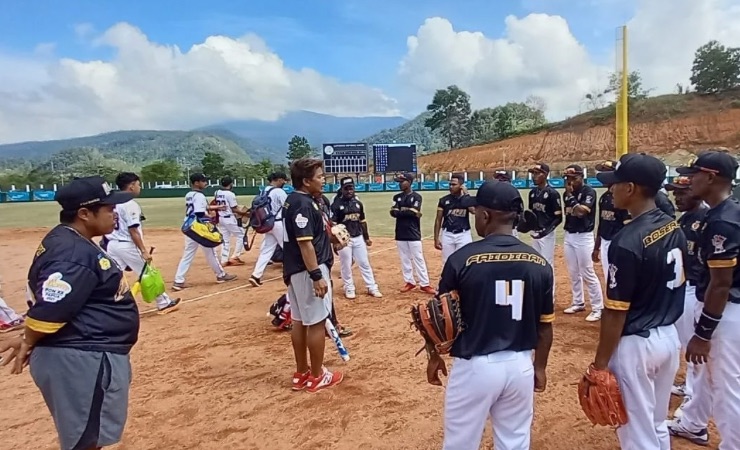 Tim softball papua saat berlaga di PON XX 2021 (Foto: Vidi/Seputarpapua)