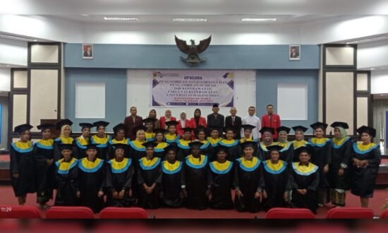 22 Mahasiswa beasiswa Pemkab Asmat wisuda di Unhas, 27 Maret 2024. (Foto: Ist)