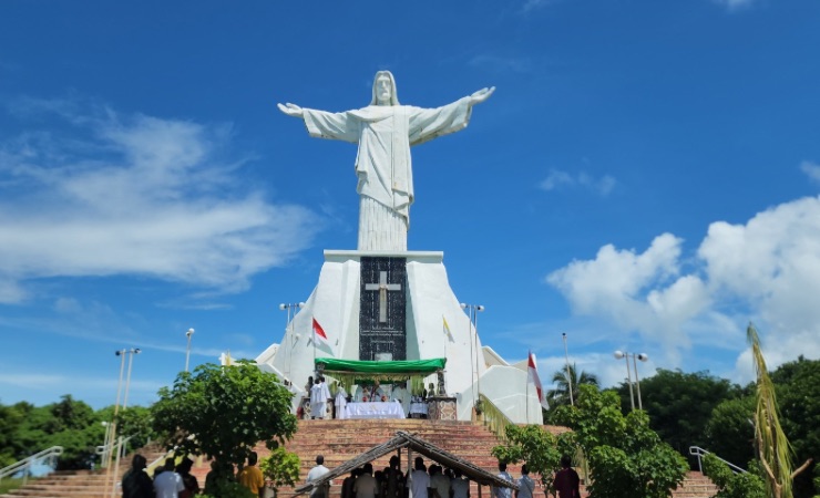 Prosesi peresmian Patung Kristus Raja Pulau Habe (Foto: Humas Pemkab Merauke)