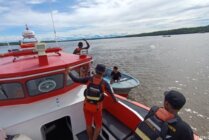 Proses pencarian ABK kapal yang tenggelam di perairan Mimika, Papua Tengah. (Foto: Dok Basarnas Timika)