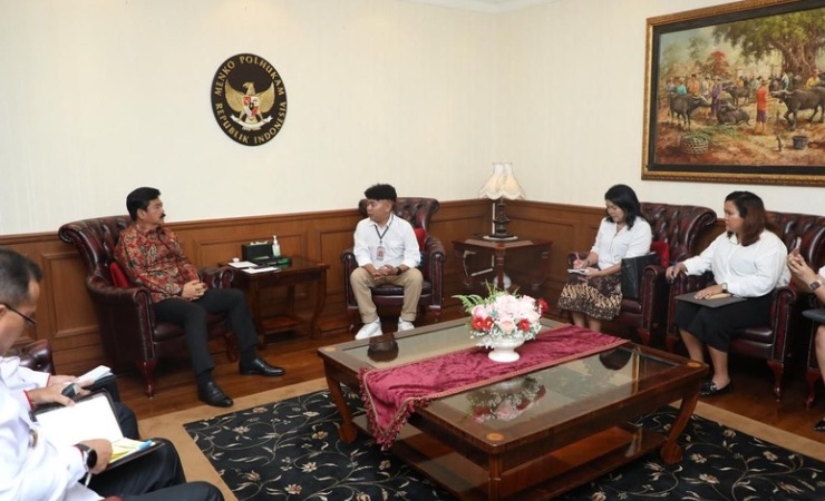 Stafsus Presiden Billy Mambrasar melakukan audiensi dengan Menko Polhukam Hadi Tjahjanto di Jakarta. (Foto: Tim Komunikasi Stafsus Presiden Billy Mambrasar)