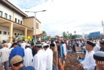 Suasana pelaksanaan Salat Idul Fitri 1445 H di pelataran Gedung Eme Neme Yauware, Mimika, Papua Tengah, Rabu (10/4/2024). (Foto: Fachruddin Aji/Seputarpapua)