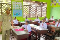 Pelaksanaan Ujian Sekolah Berbasis Kertas Pensil ( USKP) Jenjang Pendidikan Sekolah Dasar di Kabupaten Asmat. (Foto: Elgo Wohel/Seputarpapua)