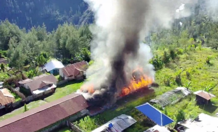 Tampak foto dari udara kondisi gedung SD Inpres Pogapa yang diduga dibakar oleh KKB setempat. (Foto: Ist)