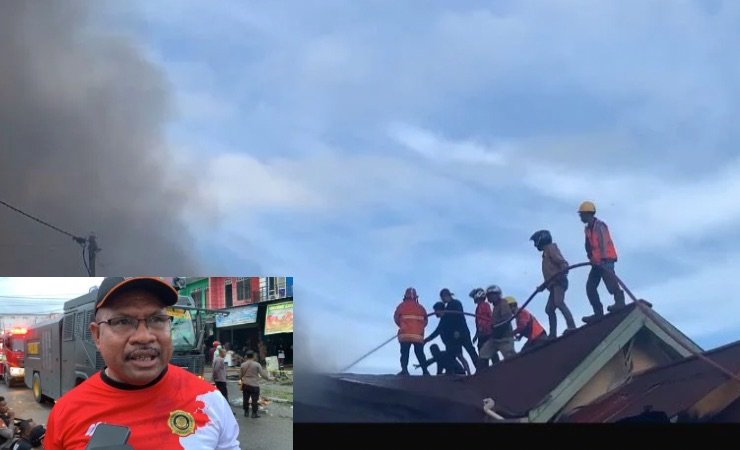 Sejumlah petugas pemadam kebakaran memadamkan api di lokasi kebakaran di Timika, Jumat (7/6/2024). (Foto: Mujiono/Timika)