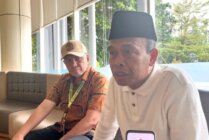 Kepala Subdit MTQ Kemenag RI, KH. Husni Ismail dan Ketua LPTQ Mimika, Dwi Cholifah (Foto: Anya Fatma/Seputarpapua)