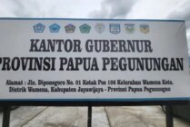 Papan nama Kantor Gubernur Provinsi Papua Pegunungan. (Foto: Antara)