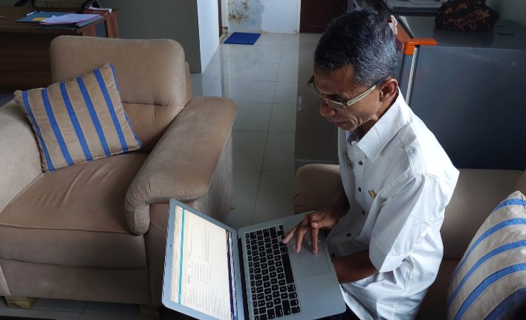 Kepala Bagian Pengadaan Barang dan Jasa (BPBJ) Sekretariat Daerah Kabupaten Mimika Bambang Wijaksono menjelaskan gangguan sistem LPSE Mimika (Foto: Fachruddin Aji/Seputarpapua)