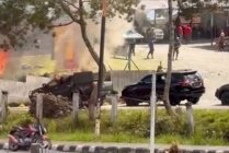 Tampak kericuhan yang terjadi di depan RSUD Mulia, Kabupaten Puncak Jaya, Papua Tengah, Rabu (17/7/2024). (Foto: Tangkapan layar video amatir)
