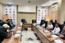 Rapat koordinasi KONI Mimika dengan Cabang Olahraga di Sekretariat KONI Mimika. (Foto: Anya Fatma/Seputarpapua)