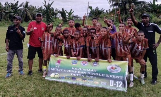 Tim sepakbola Mimika U12 keluar sebagai juara pertama dalam multi iven cabor sepakbola tingkat Provinsi Papua Tengah. (Foto: Dok Ofisial Mimika U12)