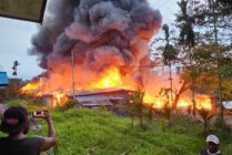 Tampak kebakaran yang menghanguskan 20 kios di Mamberamo Raya. (Foto: Dok Polda Papua)