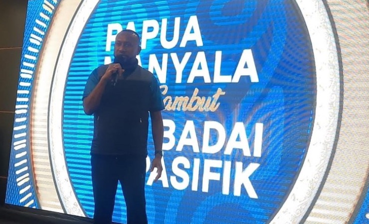 Presiden Klub PSBS Biak, Yan Permenas Mandenas (Foto: Vidi/Seputapapua)