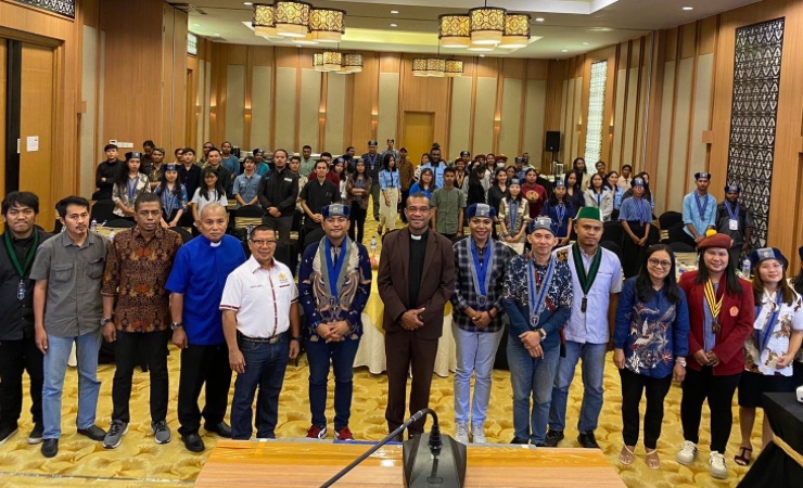 Foto bersama pembukaan Konpercab II GMKI Mimika yang digelar di Swiss Bell In hotel, Mimika Baru, Mimika, Papua Tengah, Jumat 26 Juli 2024. (Foto: GMKI Mimika)