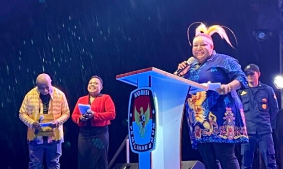 Ketua KPU Papua Tengah, Jennifer Darling Tabuni dalam acara Peluncuran Tahapan Pilkada di Kabupaten Mimika. (Foto: Anya Fatma/Seputarpapua)