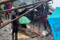 Korban yang berhasil ditemukan dalam peristiwa longsor yang terjadi di kawasan pendulangan Distrik Tembagapura, Kabupaten Mimika, Papua Tengah, Minggu (14/7/2024). (Foto: Ist)