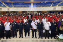 Foto bersama dalam acara pelepasan Kontingen Papua untuk PON XXI Aceh-Sumut (Foto: Vidi/Seputarpapua)