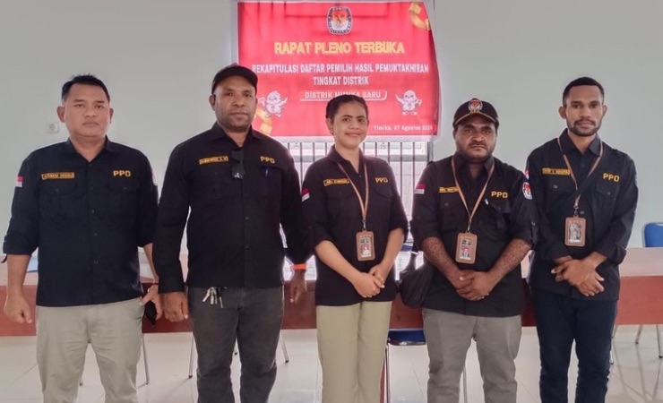 Pengurus PPD Mimika Baru usai melakukan rapat pleno rekapitulasi DPHP tingkat distrik. (Foto: Mujiono/Seputarpapua)