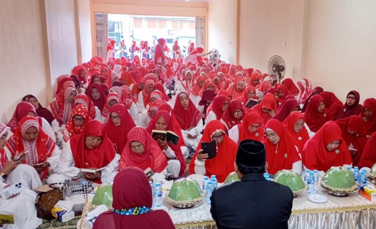 Suasana pengajian akbar yang dilakukan BKMT Mimika Baru dan diikuti seluruh majelis taklim dibawah naungannya. (Foto: Yulian/BKMT Mimika Baru)