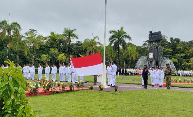 Prosesi Upacara pengibaran bendera memperingati HUT ke-79 RI oleh PTFI di dataran rendah, Kuala Kencana, Mimika, Papua Tengah, Sabtu (17/8/2024). (Foto: Fachruddin Aji/Seputarpapua)