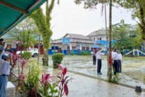 Pengibaran bendera merah putih pada Upacara HUT ke-79 RI di Yayasan Hermon Timika. (Foto: Arifin Lolialang/Seputarpapua)