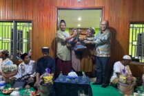 Bakal calon Wakil Bupati Mimika Yusuf Rombe pasangan bakal calon Bupati Alexsander Omaleng saat menghadiri Maulid Nabi bersama warga Sunda Banten (Foto: Media AIYE)