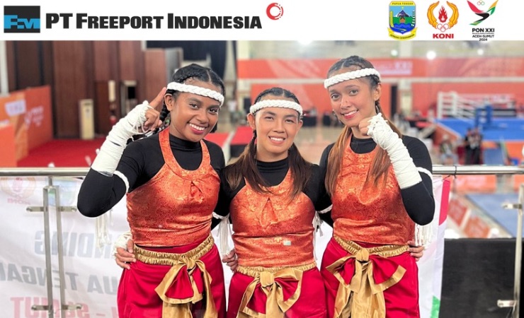 Hulda Elisabeth Sroyer, Fitria Juwita, dan Prisillia Yuliana Sahelangi meraih Medali Perak pada kategori Seni Muay Aerobic Putri. (Foto: PTFI)