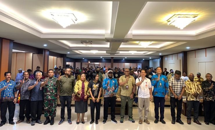 Foto bersama pada acara sosialisasi pengangkatan DPRK, Jumat (18/10/2024). (Foto: Anya Fatma/Seputarpapua)