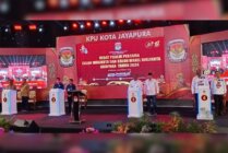 Empat Paslon pada debat publik pertama Pilkada Kota Jayapura. (Foto: Vidi/Seputarpapua)