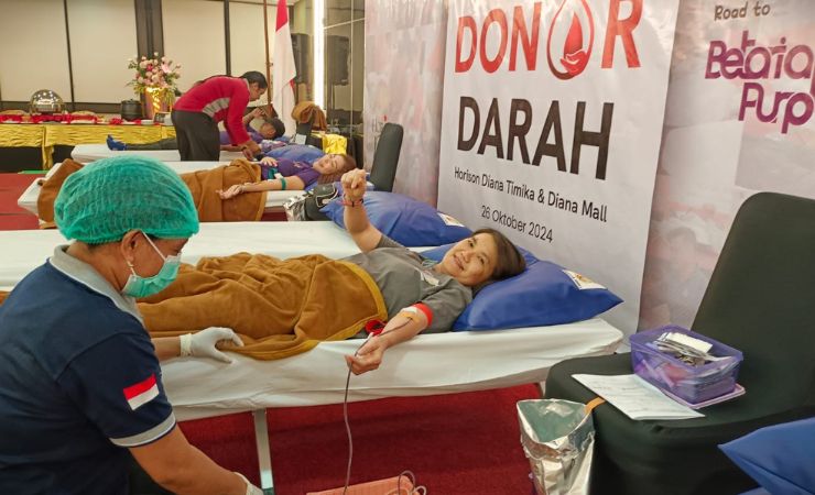 Kegiatan donor darah dalam rangka 'anniversary' Hotel Horison Diana Timika. (Foto: Mujiono/Seputarpapua)