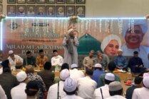 Habib Helmi bin Khalid Alkaf saat memberikan sambutan pada acara Ikhtitam Maulid Akbar Majelis Arrahmah Timika. (Foto: Tarmizi/Seputarpapua)