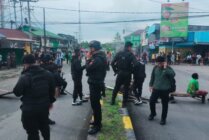 Polisi saat berada di lokasi pemalangan. (Foto: Arsi/Seputarpapua)