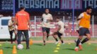 Pemain Persipura latihan uji stadion. (Foto: Dok Persipura)