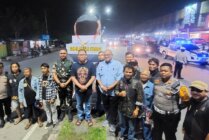 Wakapolda Papua Brigjen Pol Faizal Ramadhani saat meresmikan tugu helm Kovac di Jalan Cenderawasih SP 2, Mimika, Papua Tengah, Jumat (11/10/2024) (Foto: Fachruddin Aji/Seputarpapua)