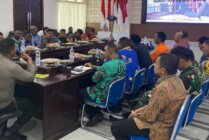 Pjs Bupati Asmat Willem Andrew da Costa bersama Forkopimda menggelar rapat pembentukan Tim Desk Pilkada Kabupaten Asmat. (Foto: Elgo Wohel/ Seputarpapua)