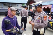 Caption foto : Tampak personel Polres Jayapura menggelar razia di Kantor Lantas Polres Jayapura (Foto: Ist)