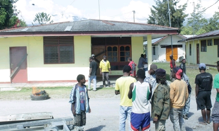 Pengusaha Papua Palang Kantor PJN V