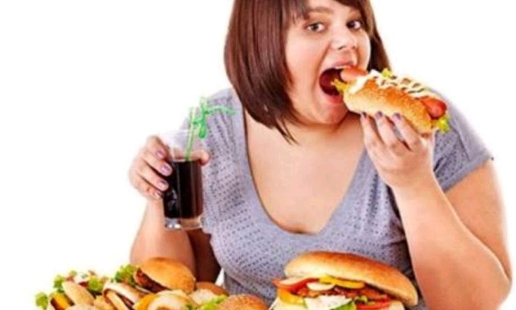 Hindari Makan-Minum Penyebab Sakit Tenggorokan Saat Puasa