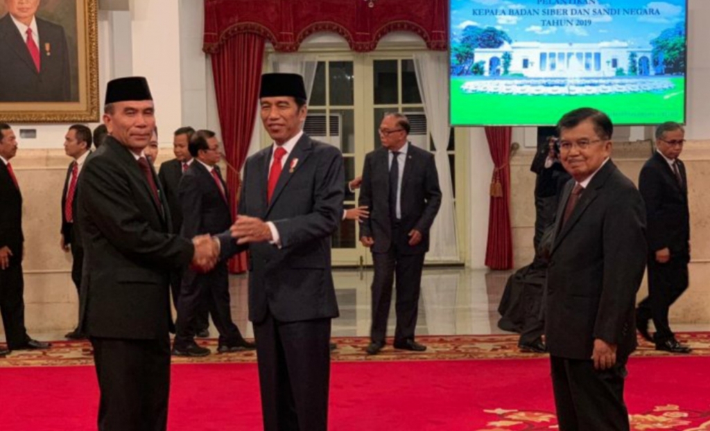 Jokowi Angkat Letjen Hinsa Siburian Jadi Kepala Badan Siber dan Sandi Negara