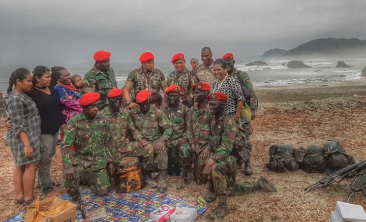 Enam Prajurit TNI Asal Papua Resmi Menyandang Baret Merah