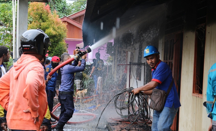 Lima Petak Rumah di Timika Dilalap Api, Balita Nyaris Terpanggang
