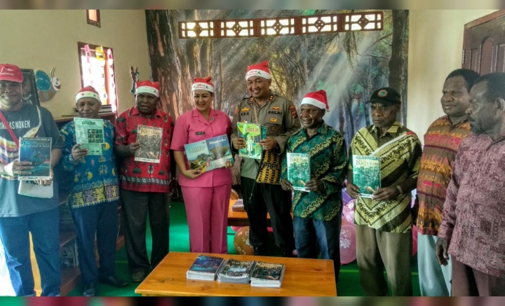 Kapolres Mimika Resmikan Pondok Pi Ajar dan Taman Baca di Kwamki Narama