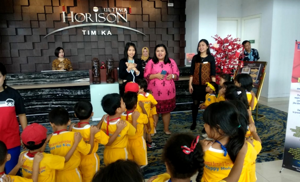Anak-anak Happy Holy Kids “Serbu” Hotel Horison Ultima Timika
