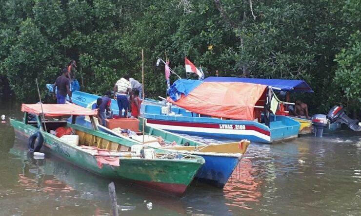Bentrok Poumako,  Nelayan Kehilangan Perahu Hingga Emas