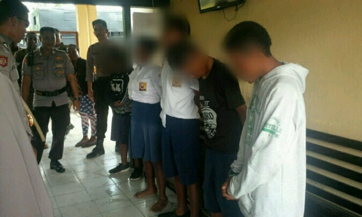 Asyik Pesta Miras di Belakang Sekolah, Lima Pelajar Ditangkap