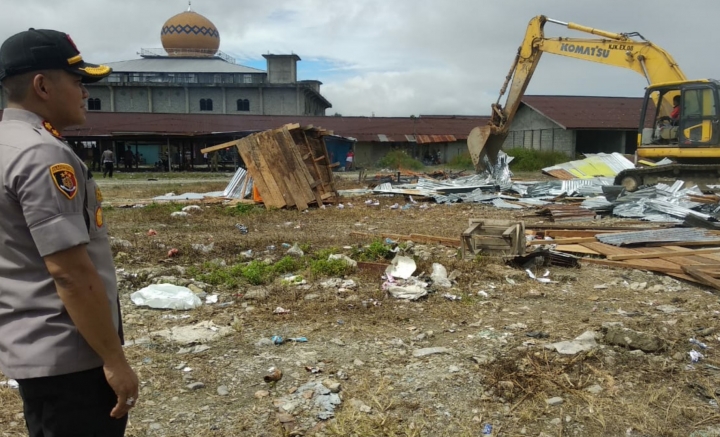 Polisi Kerahkan Alat Berat Bongkar 10 Tempat Perjudian di Timika