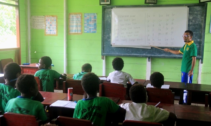 Diminta Tetap Mengajar, Belum Digaji, 39 Guru Kontrak di Mimika Bingung