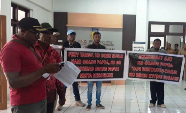 Masyarakat Adat Lancarkan Protes ke Dinas Kehutanan Papua