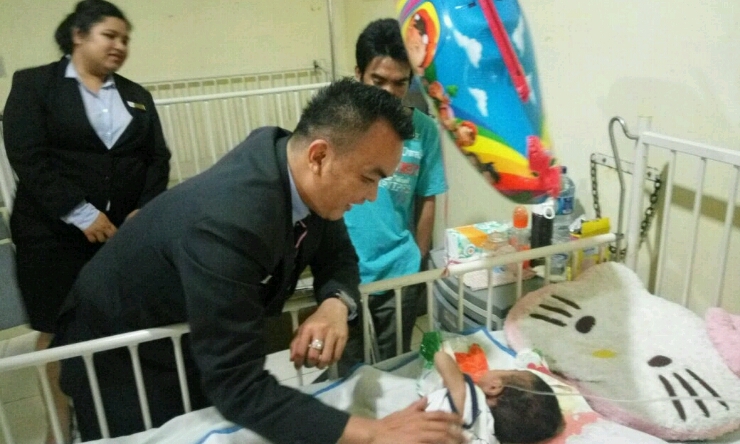 Manajemen Hotel Horison Timika Berbagi Kasih kepada Pasien Anak RSUD