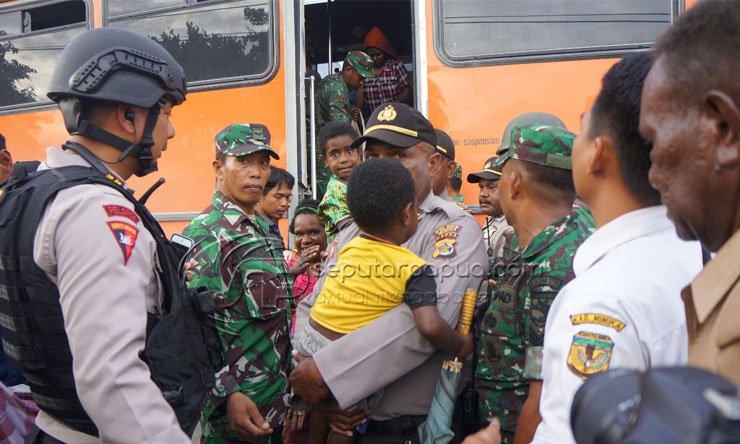 Satgas Terpadu TNI-Polri Kembali Evakuasi 804 Warga Tembagapura